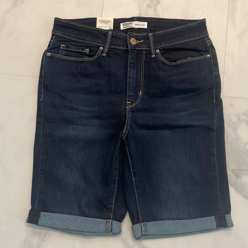 NWT Womens Mid Rise Denim Bermuda Shorts size 4 W27 Signature By Levi Strauss